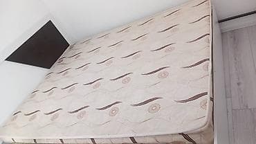 Двуспальная кровать с матрасом. - Размер: визуально стандарт ширины