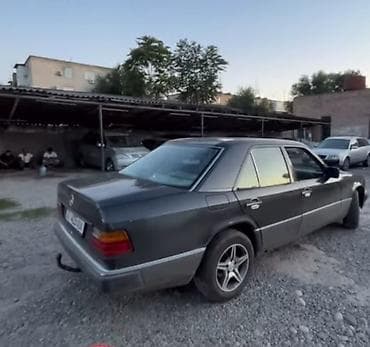 Mercedes-Benz W124: 1991 г., 2.3 л, Механика, Седан — 3