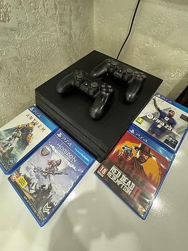 PS4 pro 1тб 
2 оригинальных джойстика
Коробка со всеми комплектующими — 1