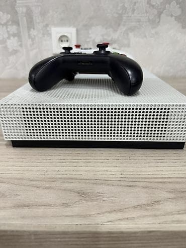 switch lite: Xbox One S (белая консоль) с двумя беспроводными геймпадами — 4