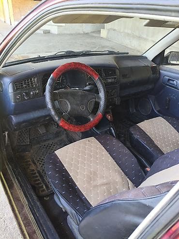 м111 2.0: Volkswagen Golf: 1992 г., 1.8 л, Механика, Хэтчбэк — 7