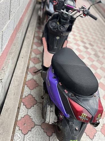 motor cycle: Скутер/мопед спортивного стиля, яркий фиолетово‑чёрный пластик с — 4