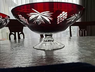 стеклянный кувшин: Ваза- на ножке из красного стекла с алмазной гранью. - Материал — 1