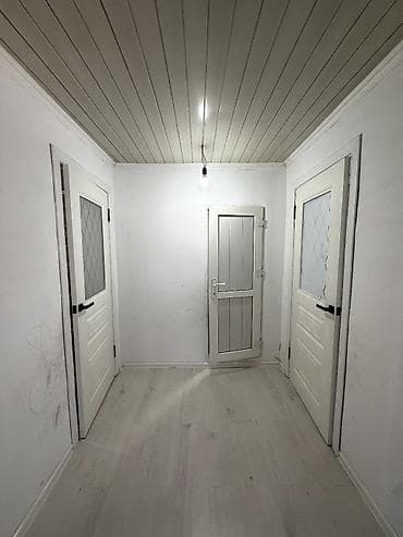до 200000 сом ош: 🏡 Продается дом в Сокулуке 📍 Участок — 4,62 сотки 🏠 2 жилые комнаты с — 10