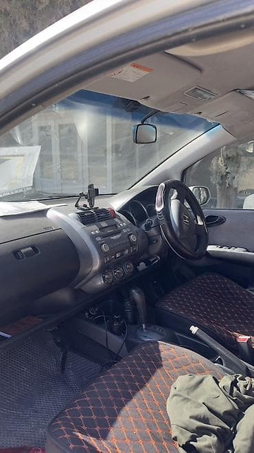 Продажа авто: Honda Fit: 2003 г., 1.3 л, Автомат, Бензин, Хэтчбэк — 8