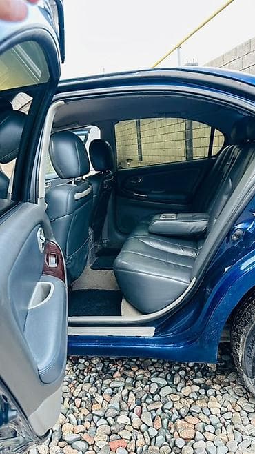 iveco dayli: Седан бизнес-класса тёмно-синего цвета. Пятидверный кузов с — 9