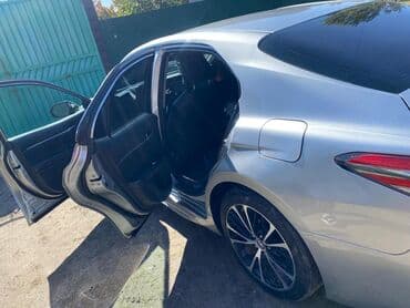 Toyota Camry: 2018 г., 2.5 л, Автомат, Бензин, Седан — 5