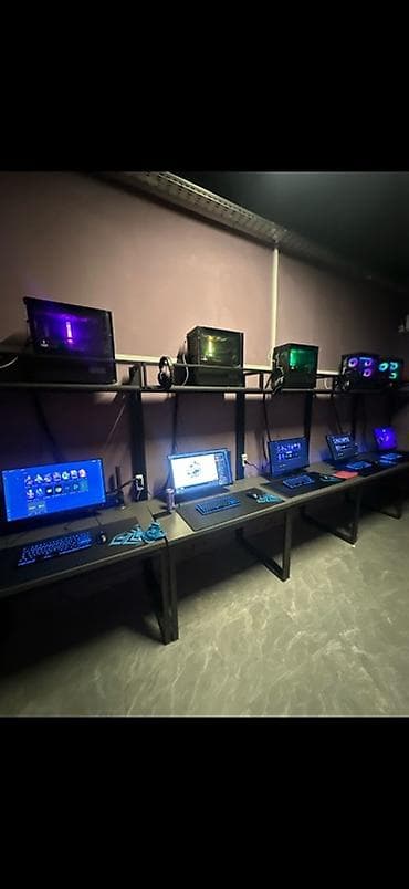 Игровой компьютерный зал - Ряд мощных игровых ПК в корпусах с — 3