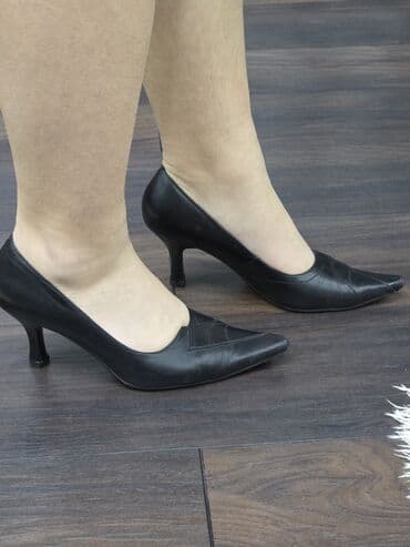 лоро пиано обувь женская летняя: Женские туфли-лоферы бежевого цвета из натуральной кожи, отличного — 7