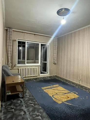 квартира с балконом: Комната с балконом в квартире - Светлая комната прямоугольной — 2