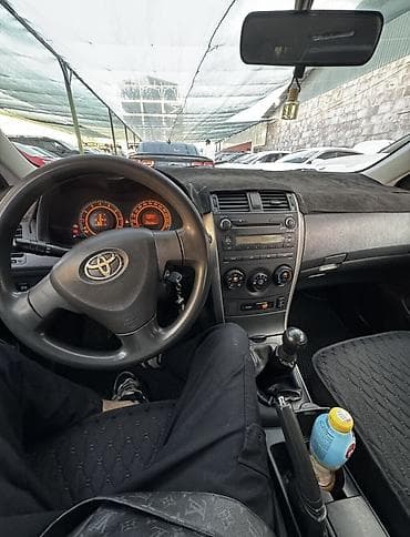 Унаа: Toyota Corolla: 2008 г., 1.4 л, Кол менен иштөөчү, Бензин, Седан — 4