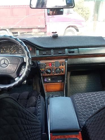 etari 700: Mercedes-Benz W124: 1992 г., 2 л, Механика, Бензин, Седан — 6