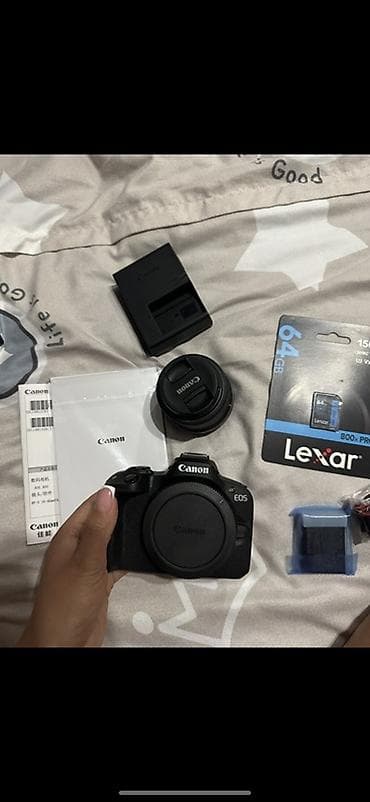 Фото и видеокамеры: Камера Canon EOS r 50 с комплектом аксессуаров. Купила для себя в — 2
