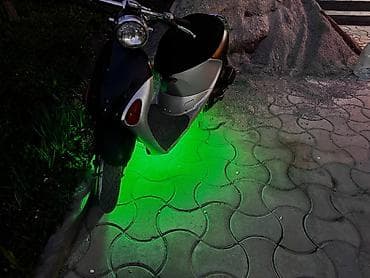 рама мопед: Скутер классического городского формата с компактной рамой и низкой — 1