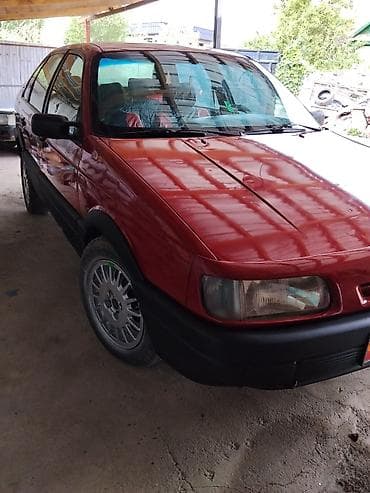 Унаа сатуу: Volkswagen Passat: 1989 г., 2 л, Кол менен иштөөчү, Бензин, Седан — 2