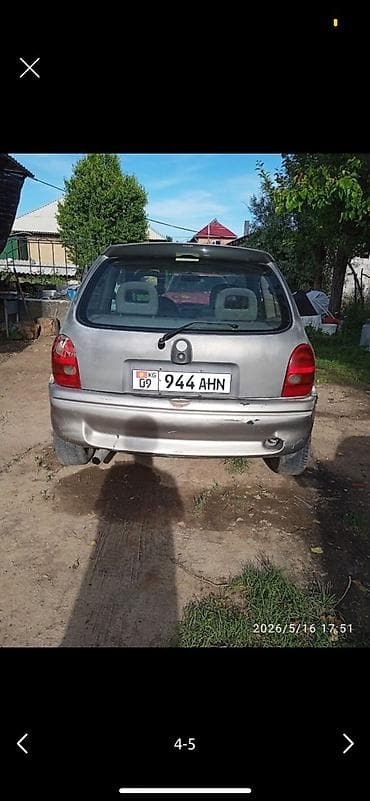 mini cuper: Компактный 3-дверный хэтчбек серебристого цвета. Кузов и экстерьер: - — 2