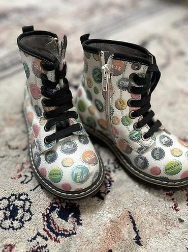 Жаш балдар үчүн үстүлөр жана көйнөктөр: Детские ботинки с принтом «крышечки от напитков» - Высокая шнуровка — 2