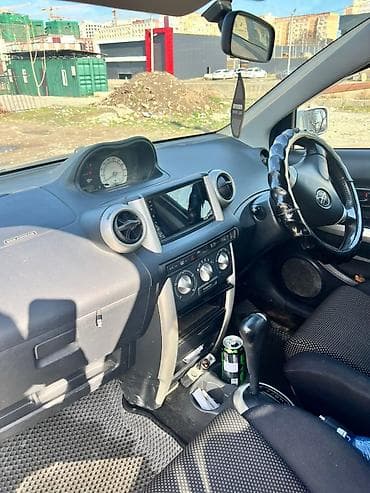 bmv x7: Toyota Ist: 2003 г., 1.5 л, Автомат, Бензин, Хэтчбэк — 6