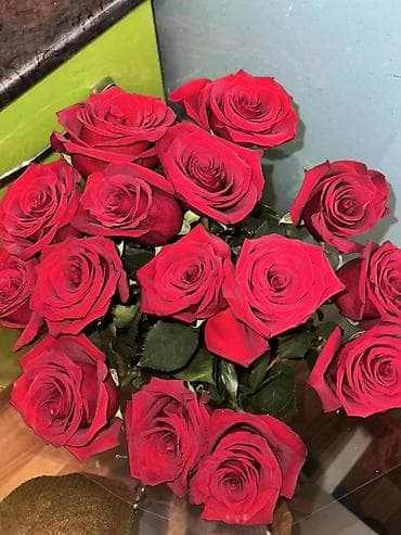 Букет из красных роз - Состав: крупные бархатистые красные розы — 3