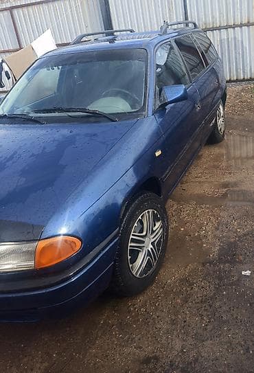 королла версо 2005: Opel Astra F Caravan (универсал), синего цвета. Кузов и экстерьер: - — 4