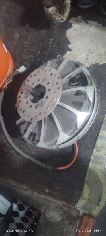 Электроскутер/электровелосипед с рамой под два сиденья и багажной