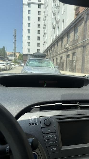 2 4 д: Toyota Prius: 2015 г., 1.8 л, Автомат, Гибрид, Хэтчбэк — 6