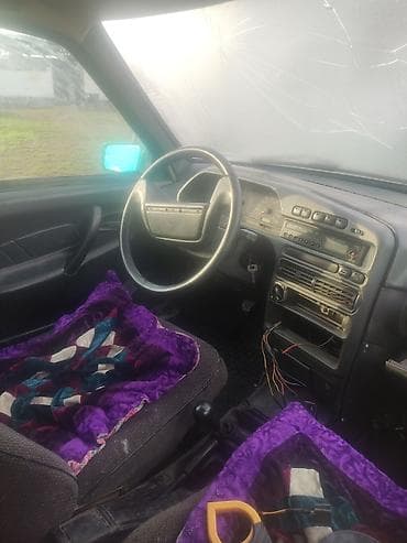 Продаётся салонный комплект и элементы интерьера для легкового