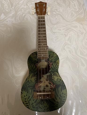 продаю скрипку: Укулеле Bamboo с чехлом. - Тип: сопрано (компактный размер, 12 ладов — 2