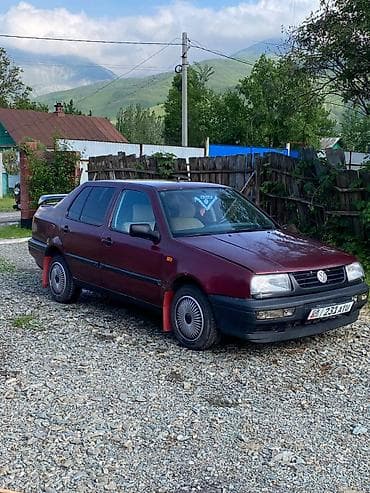 Транспорт: Volkswagen Vento: 1994 г., 1.6 л, Механика, Бензин, Седан — 2