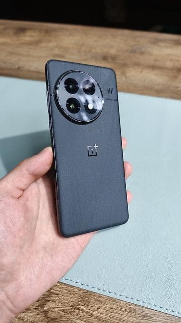 OnePlus 13, Б/у, 256 ГБ, цвет - Черный, 2 SIM