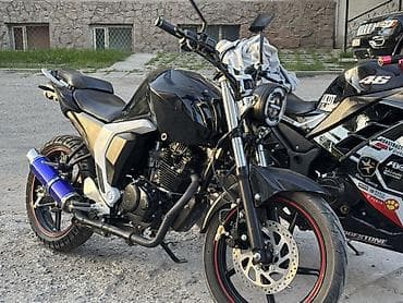 Мотоцикл дорожный/нейкед, черный, с современным агрессивным дизайном