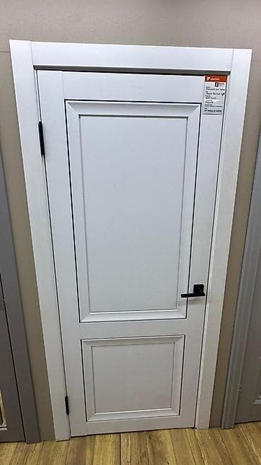 Межкомнатная дверь в классическом стиле, белая, с двумя филенчатыми