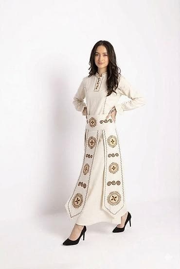 Этническое женское платье миди молочного оттенка с вышивкой - Фасон