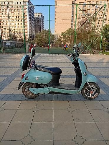 wuling mini ev: Электроскутер в ретро-стиле, мятного цвета Основные особенности: - — 1