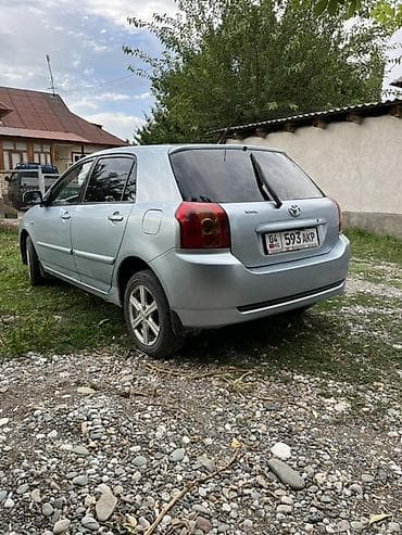 Унаа: Toyota Corolla: 2004 г., 1.6 л, Кол менен иштөөчү, Бензин, Хетчбек — 4