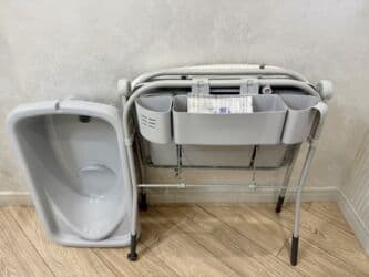 пеленальный столик с ванночкой: Бөбөктөр үчүн кийим алмаштыруучу үстөл, Колдонулган, Темир — 3