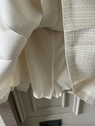 желетка: Комплект: жилет и юбка из твида в молочно-бежевом оттенке. - — 6