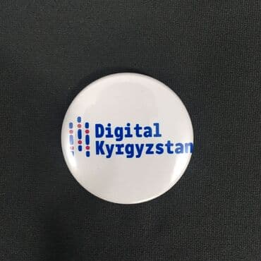 продаю медали: Значки с вашим дизайном и логотипом. Закатные значки. Круглые — 2