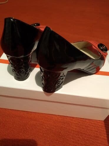 фирменная обувь из италии: Кожаные лакированные туфли с открытым носиком. Каблук 5см. Фирма — 4