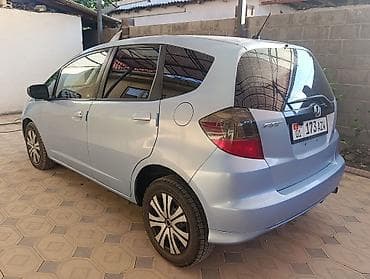 зиток на ниссан: Honda Fit: 2008 г., 1.5 л, Вариатор, Бензин, Хэтчбэк — 4