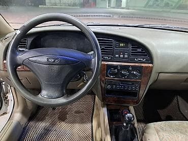 hyundai ionic: Daewoo Nubira: 1999 г., 1.6 л, Механика, Бензин, Седан — 4