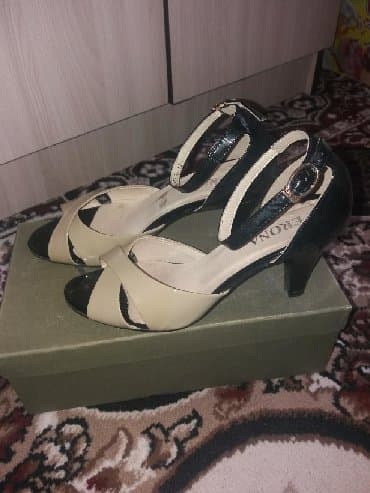 nike react: Босоножки 36 размера( лакированная). Одела 2 раза. Покупала — 1