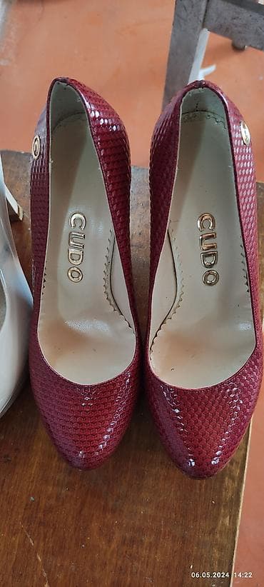 Кроссовки и спортивная обувь: Туфли состояние хорошее размеры 38-39 в Карабалте возможно доставка — 2