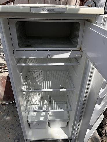 витринный холодильник для напитков: Холодильник Biryusa, Б/у, Однокамерный, De frost (капельный), 60 * 160 * — 8