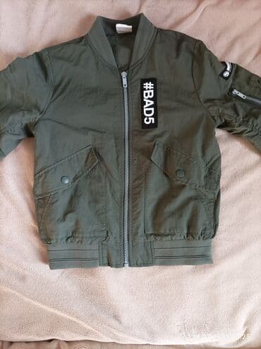 пальто детское демисезонное: Детская ВЕТРОВКА НОВАЯ.🥼. Качество отличное. Возраст 5--7 — 1