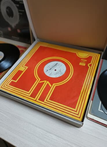 5 ночей с фредди: Виниловые пластинки (СССР, фирма «Мелодия») конверты «Мелодия» — 1