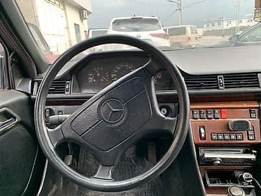 Mercedes-Benz W124: 1995 г., 2.2 л, Кол менен иштөөчү, Седан — 4