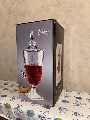 Баки: Диспенсер для напитков из стекла с крышкой и краном. - Материал — 3