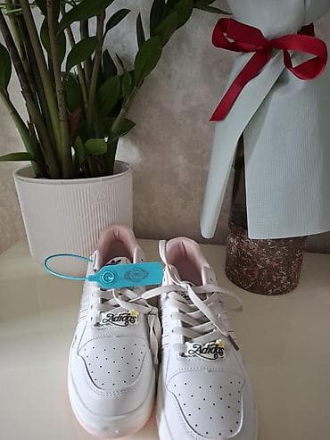 Мужская обувь: Мужские кроссовки, 41, Adidas, Новый, цвет - Белый, Платная доставка — 3