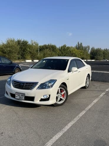 машины покупка: Toyota Crown Hybrid в белом цвете кузова – это седан с гибридной — 4